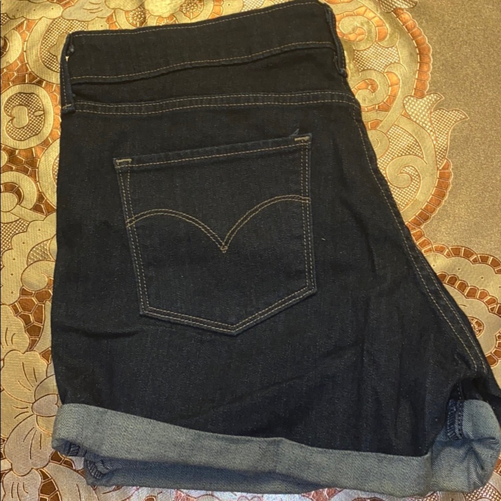 LEVIS SHORTS SIZE 31